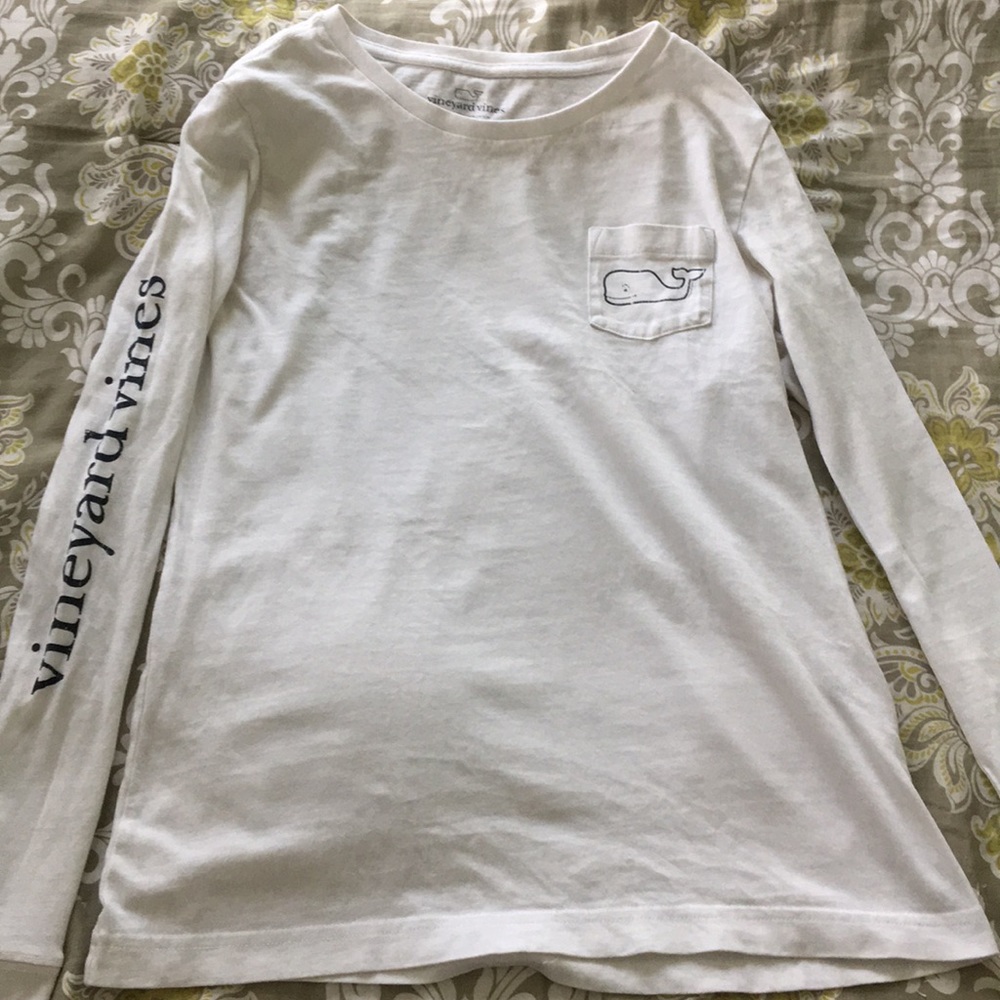 White vineyard vines long sleeve.